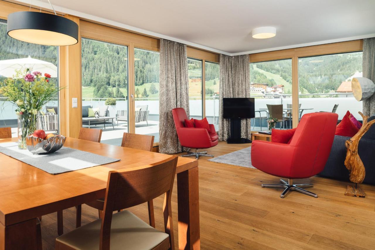 Schneeweiss Lifestyle - - Living Serfaus