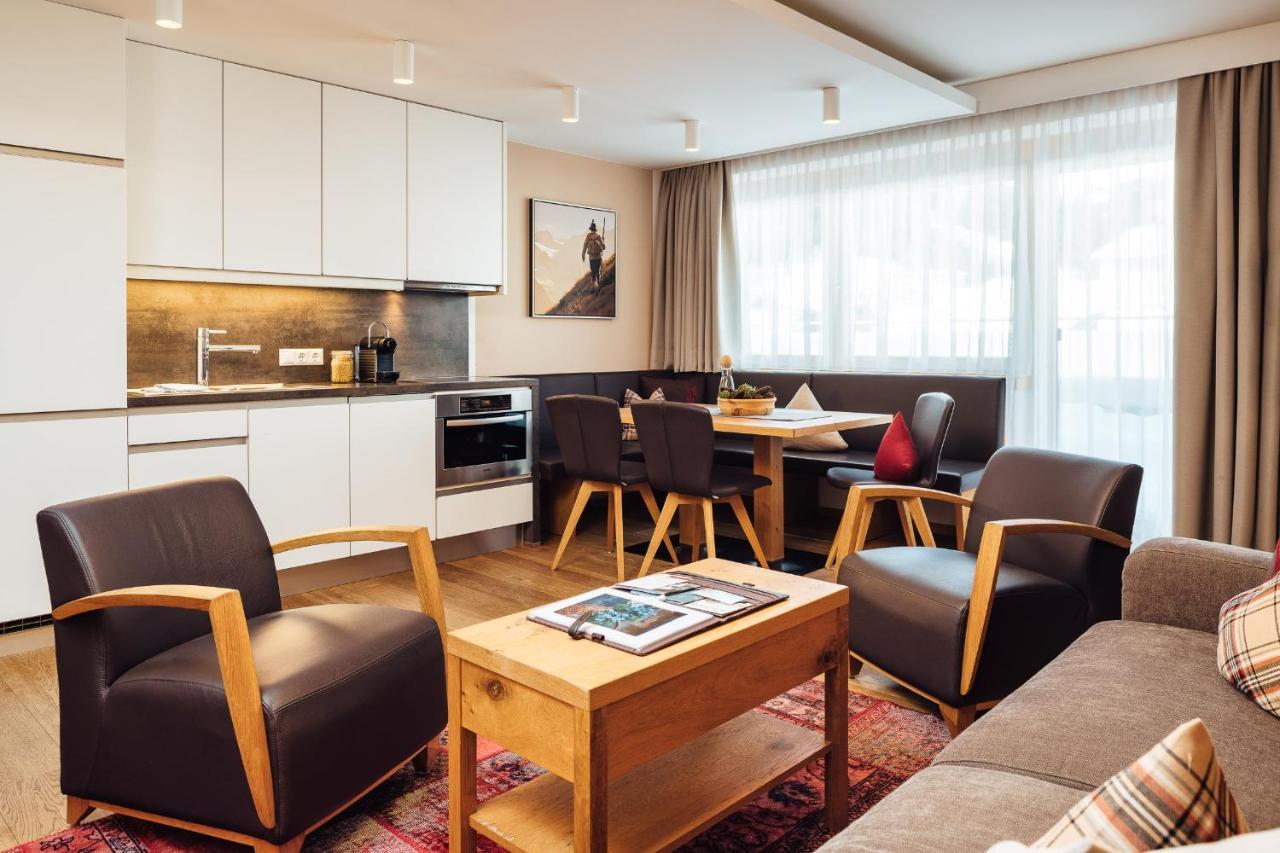 Schneeweiss Lifestyle - - Living * Serfaus