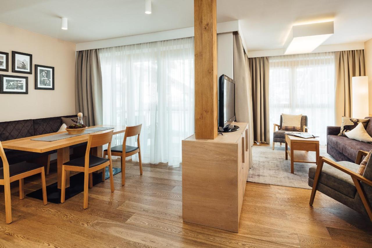 Schneeweiss Lifestyle - - Living Apartment
