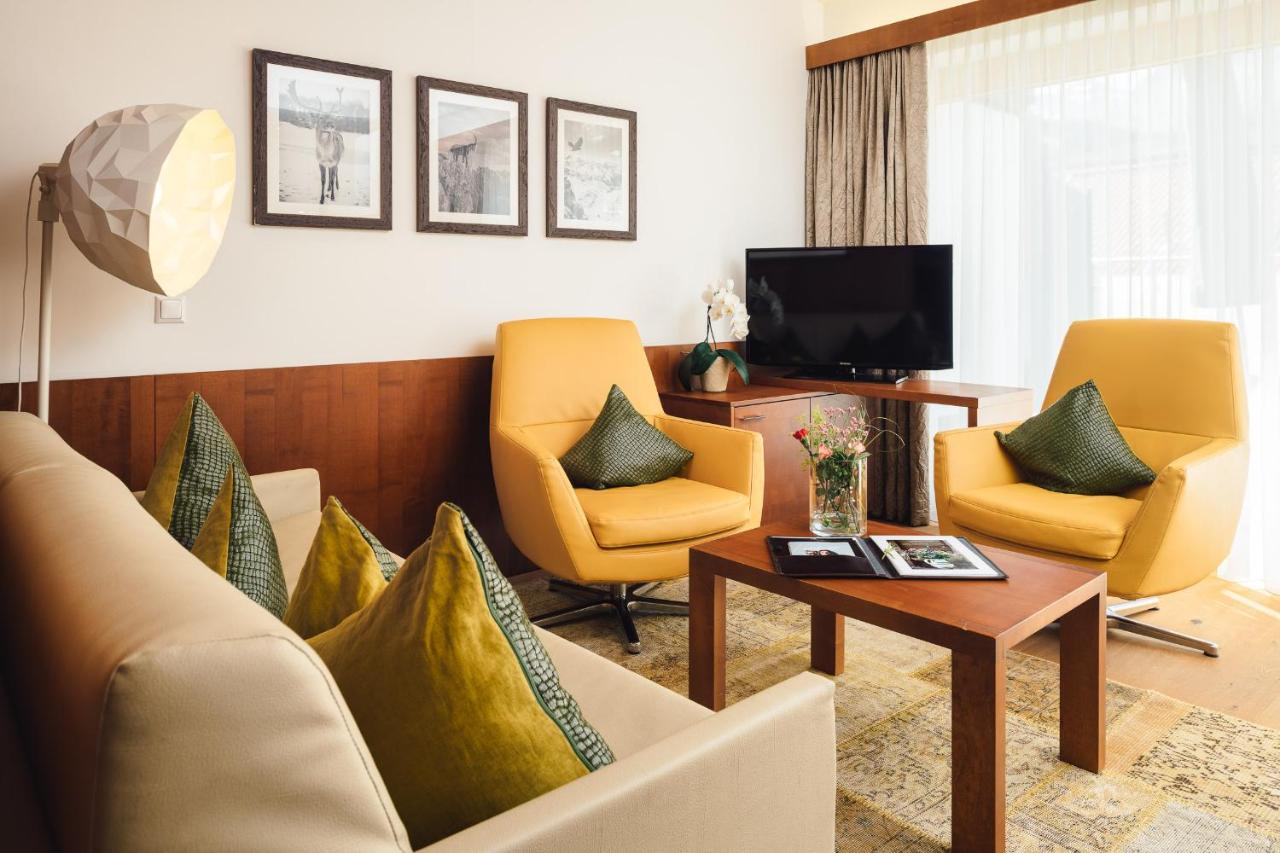 Schneeweiss Lifestyle - - Living Apartment *