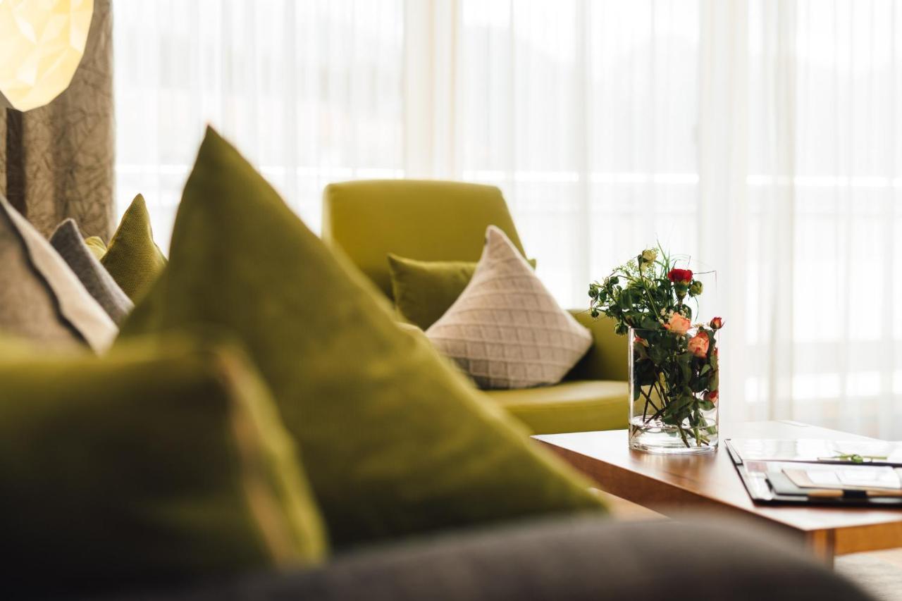 Schneeweiss Lifestyle - - Living Apartment Serfaus