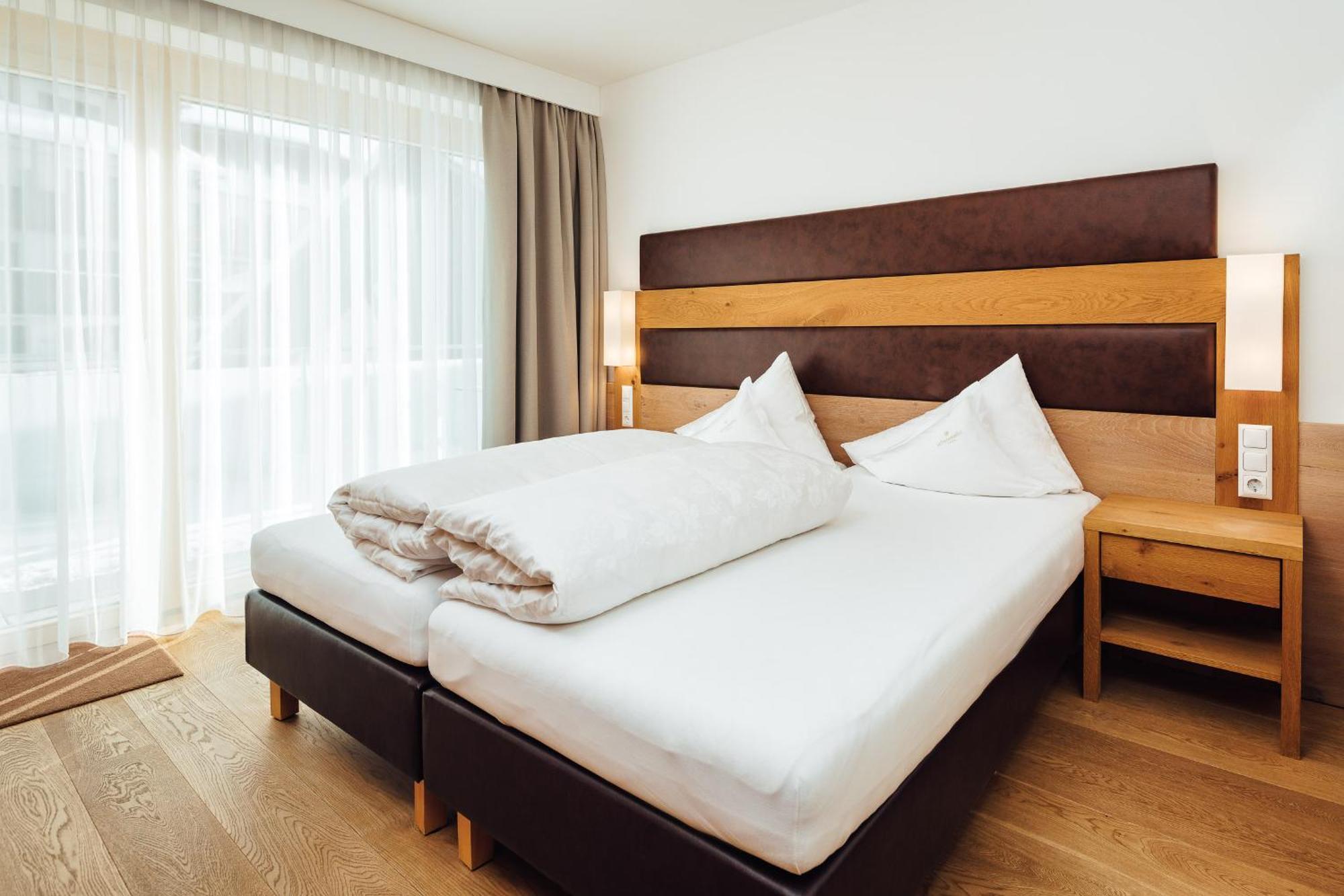 Schneeweiss Lifestyle - - Living Serfaus