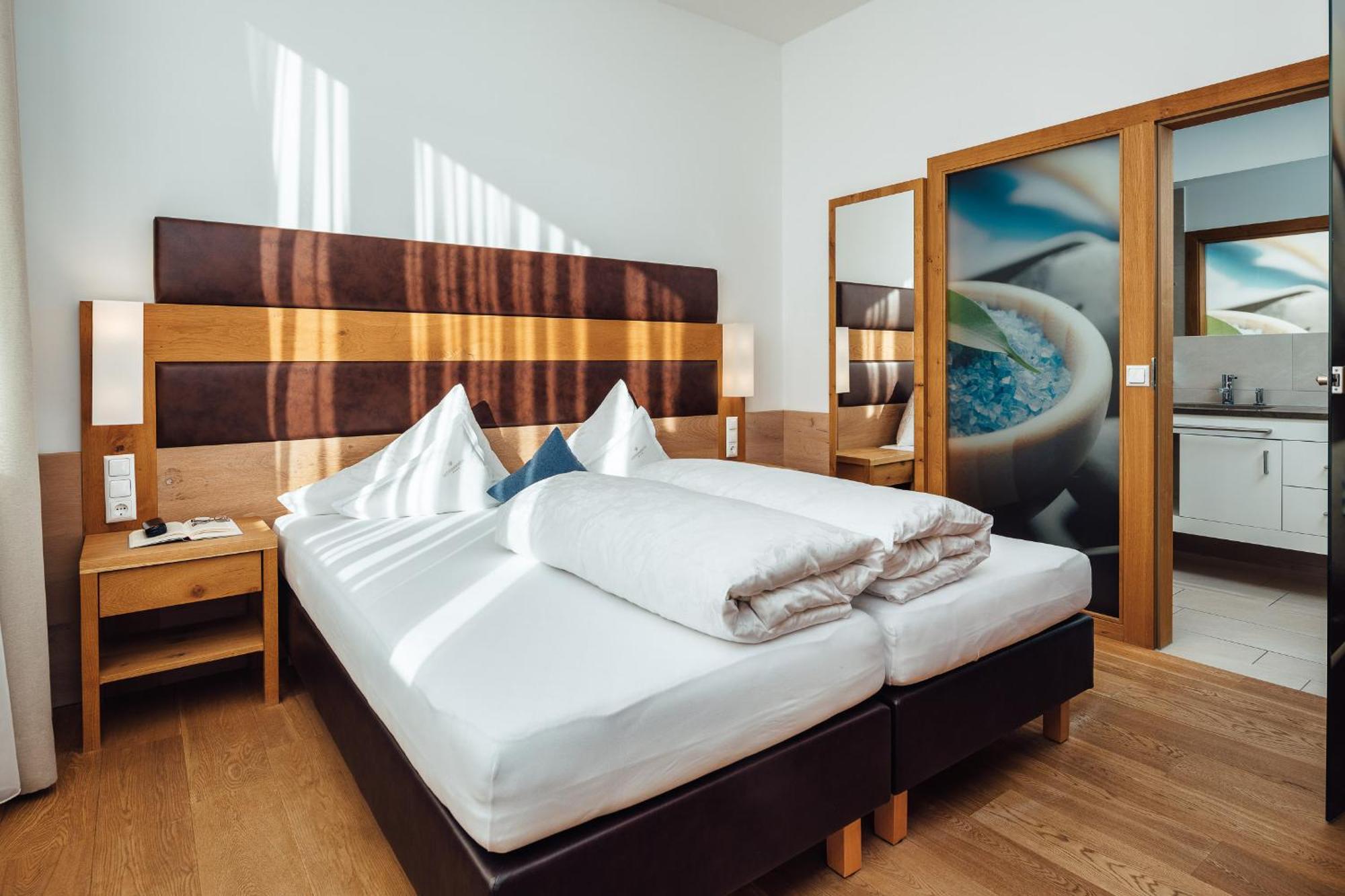 Schneeweiss Lifestyle - - Living Apartment *