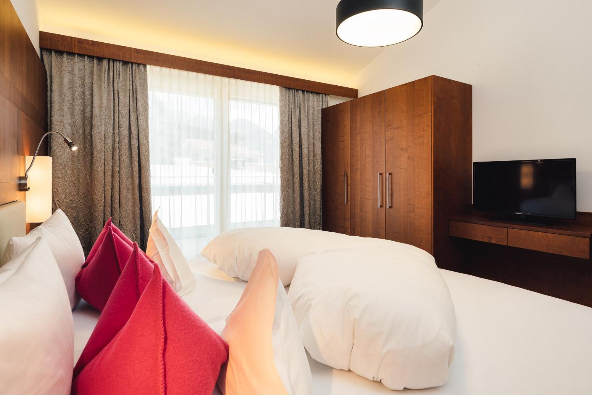 Schneeweiss Lifestyle - - Living Apartment Serfaus