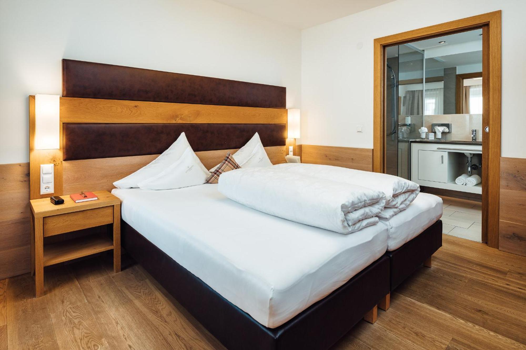 Schneeweiss Lifestyle - - Living Apartment