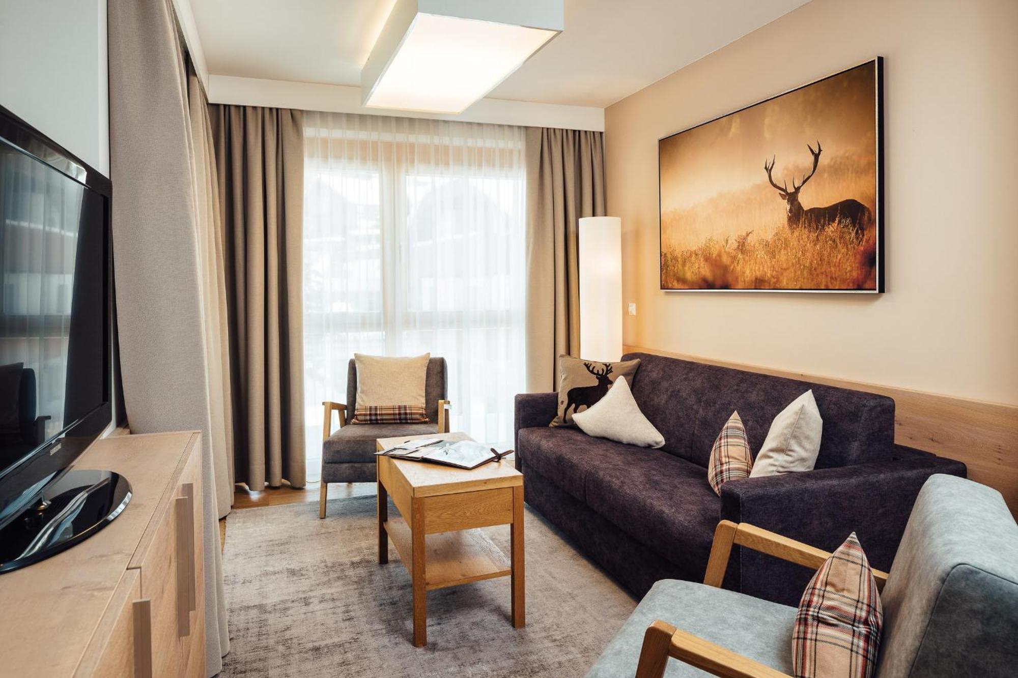 Schneeweiss Lifestyle - - Living Apartment Serfaus