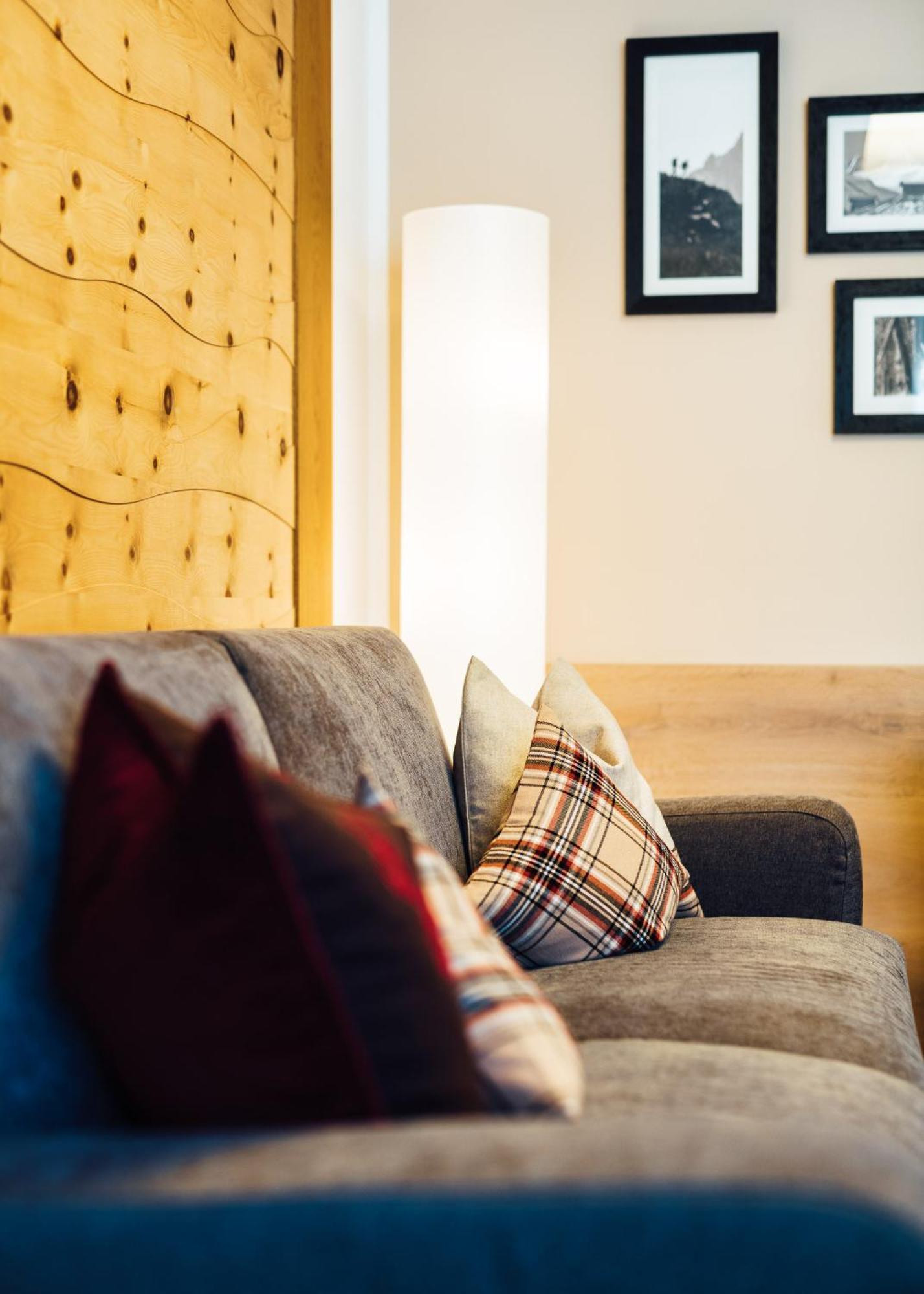 Schneeweiss Lifestyle - - Living