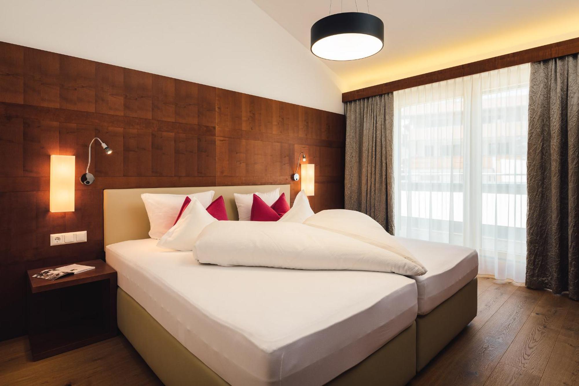 Schneeweiss Lifestyle - - Living Apartment *