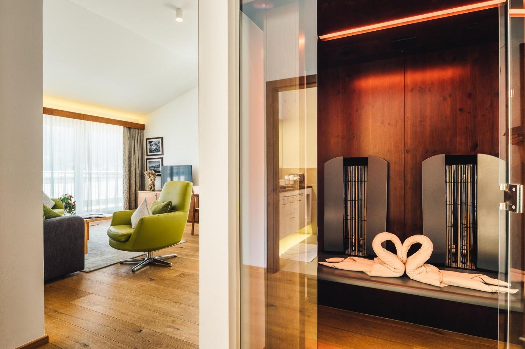Schneeweiss Lifestyle - - Living Apartment