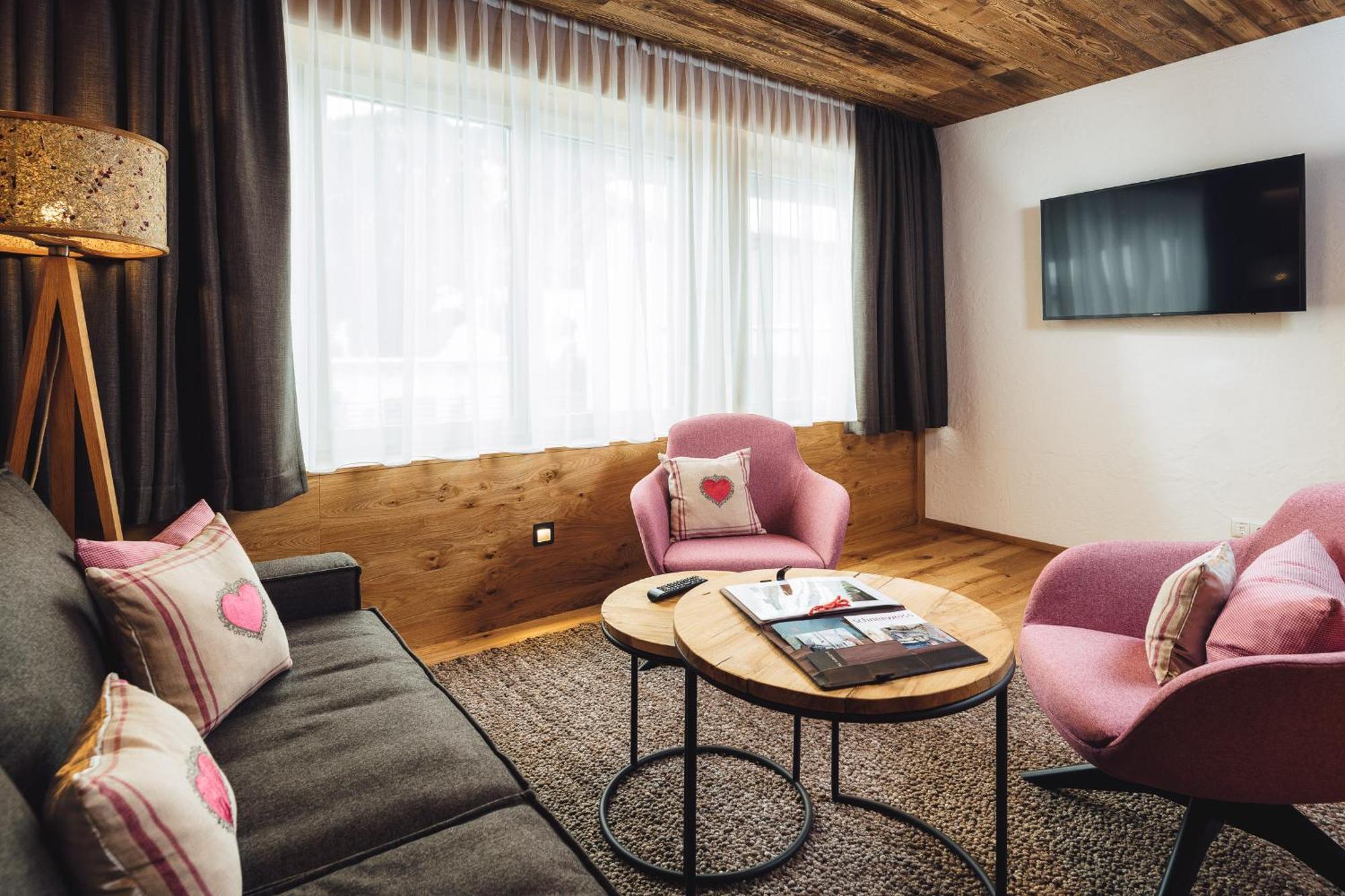 Apartment Schneeweiss Lifestyle - - Living Serfaus