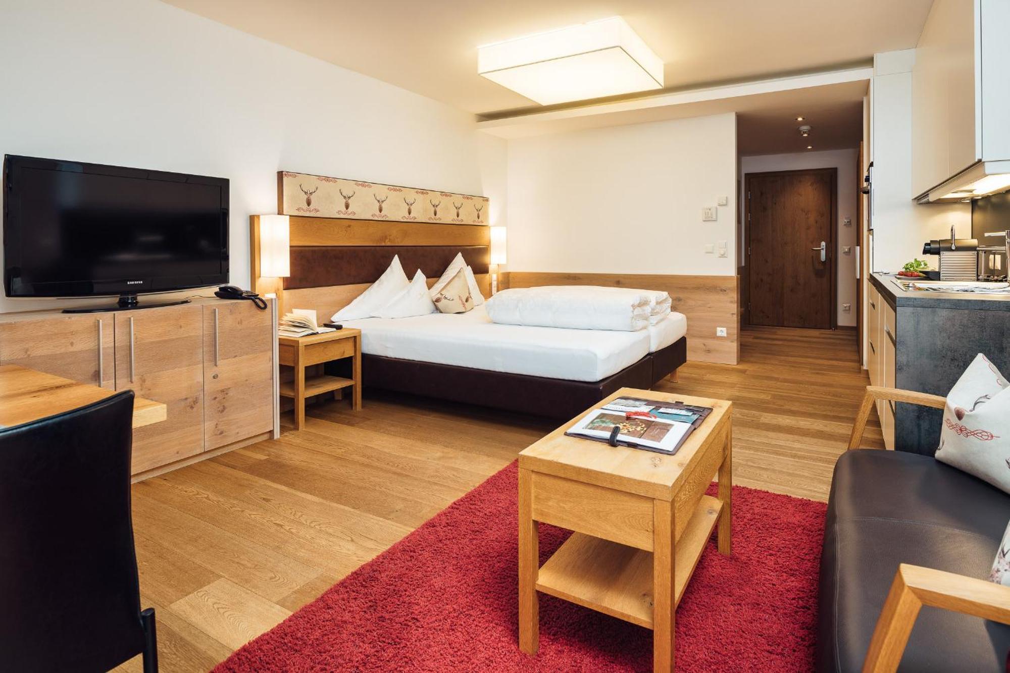 Schneeweiss Lifestyle - - Living Apartment