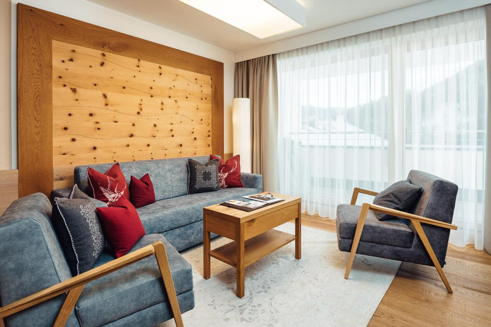 Schneeweiss Lifestyle - - Living Apartment Serfaus