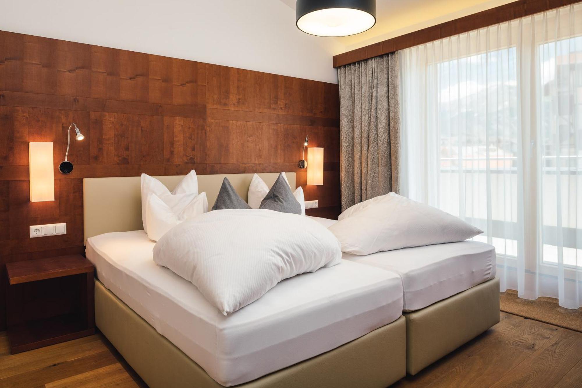 Schneeweiss Lifestyle - - Living * Serfaus
